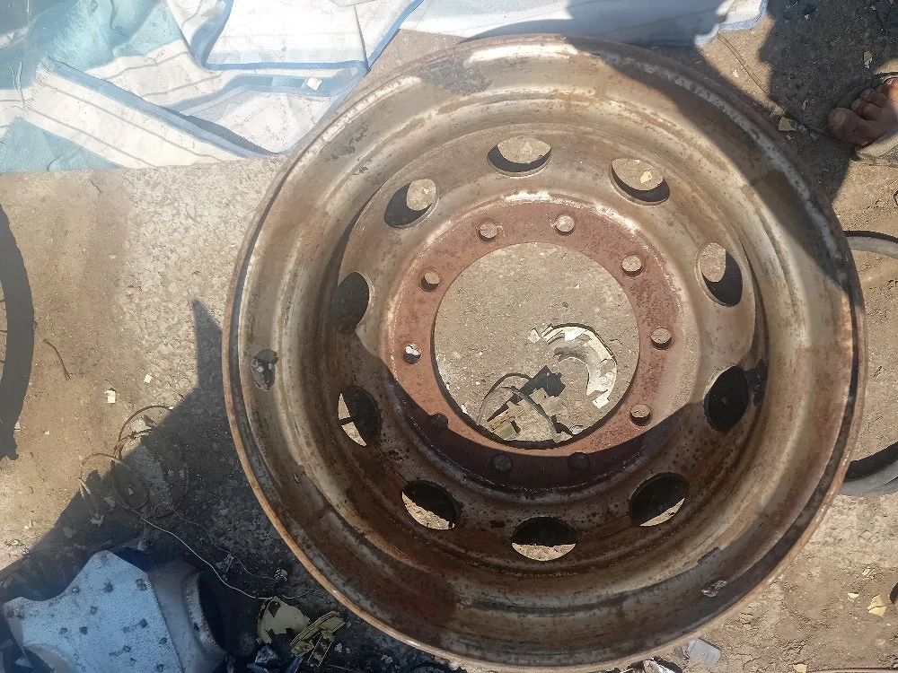 Vând jantă de camion pe 10 găuri 