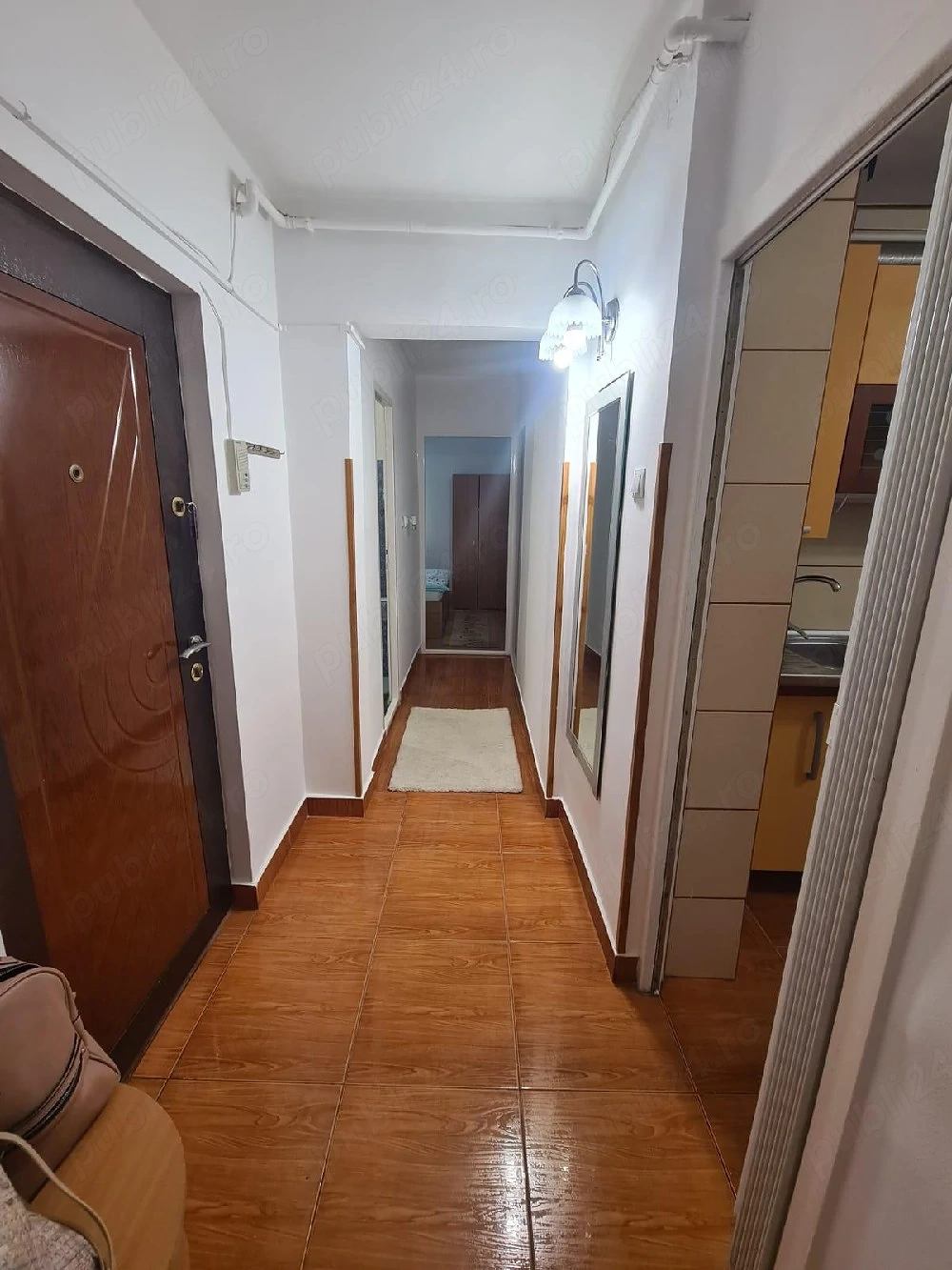 Vănd apartament de 3 camere .
