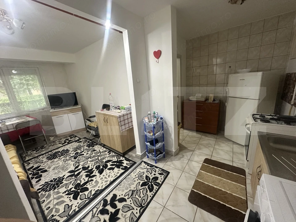 Apartament cu 2 camere, 45 mp, semidecomandat, zona Carpati 1