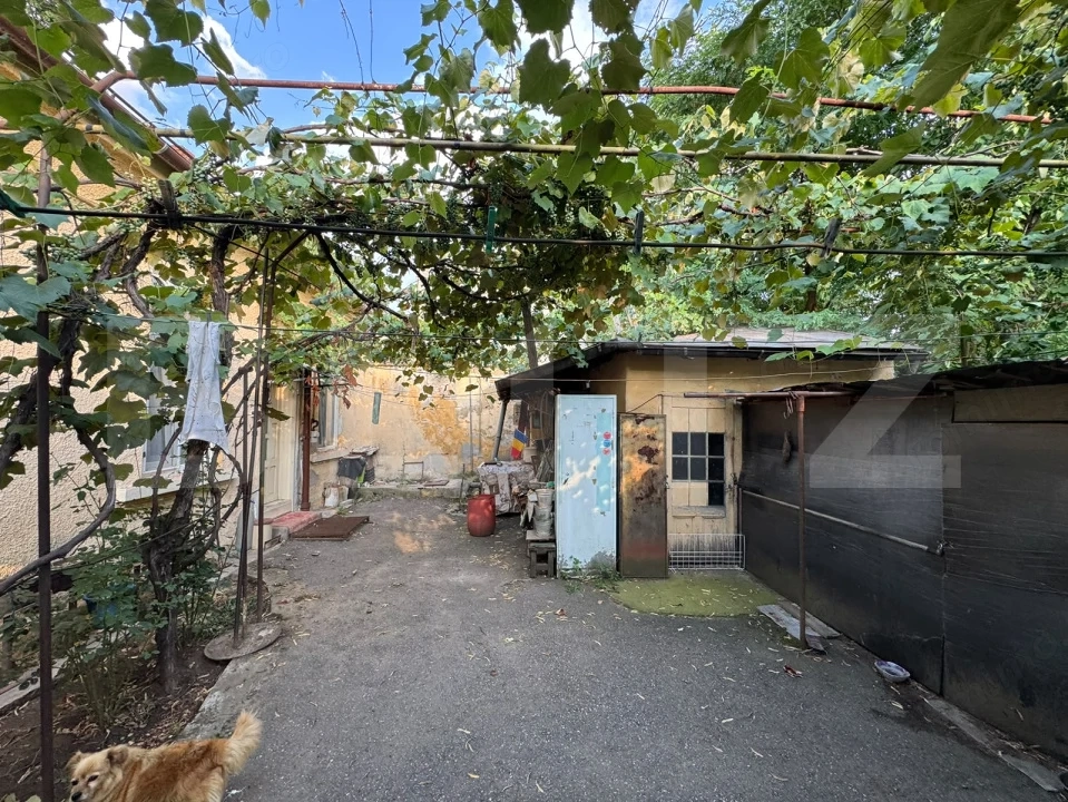 Casă 78mp cu teren 200mp, ideală pentru renovare și investiți, Zona centrală