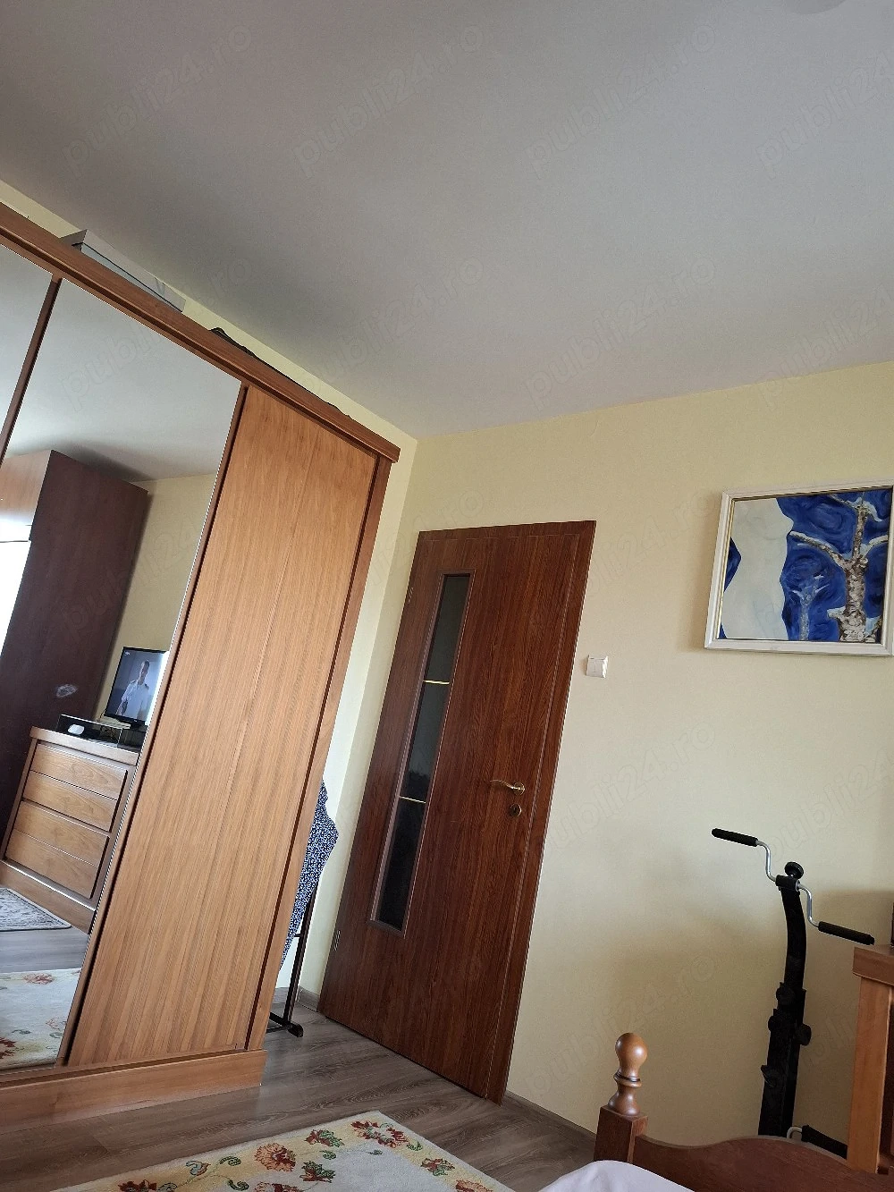 vând apartament