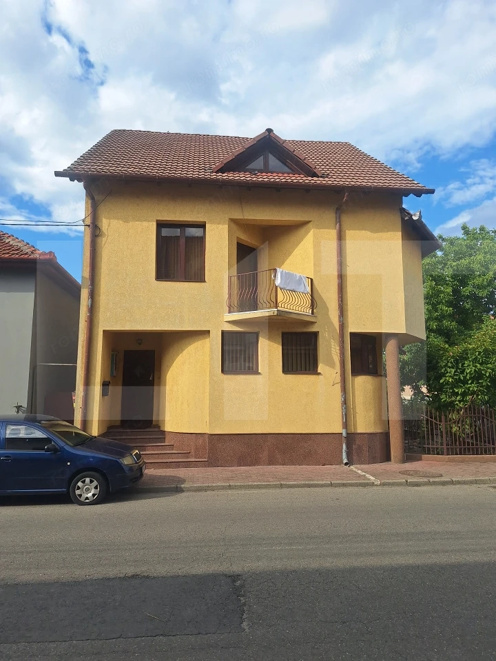 Casa de vanzare, 395 mp, zona Cotu Mic