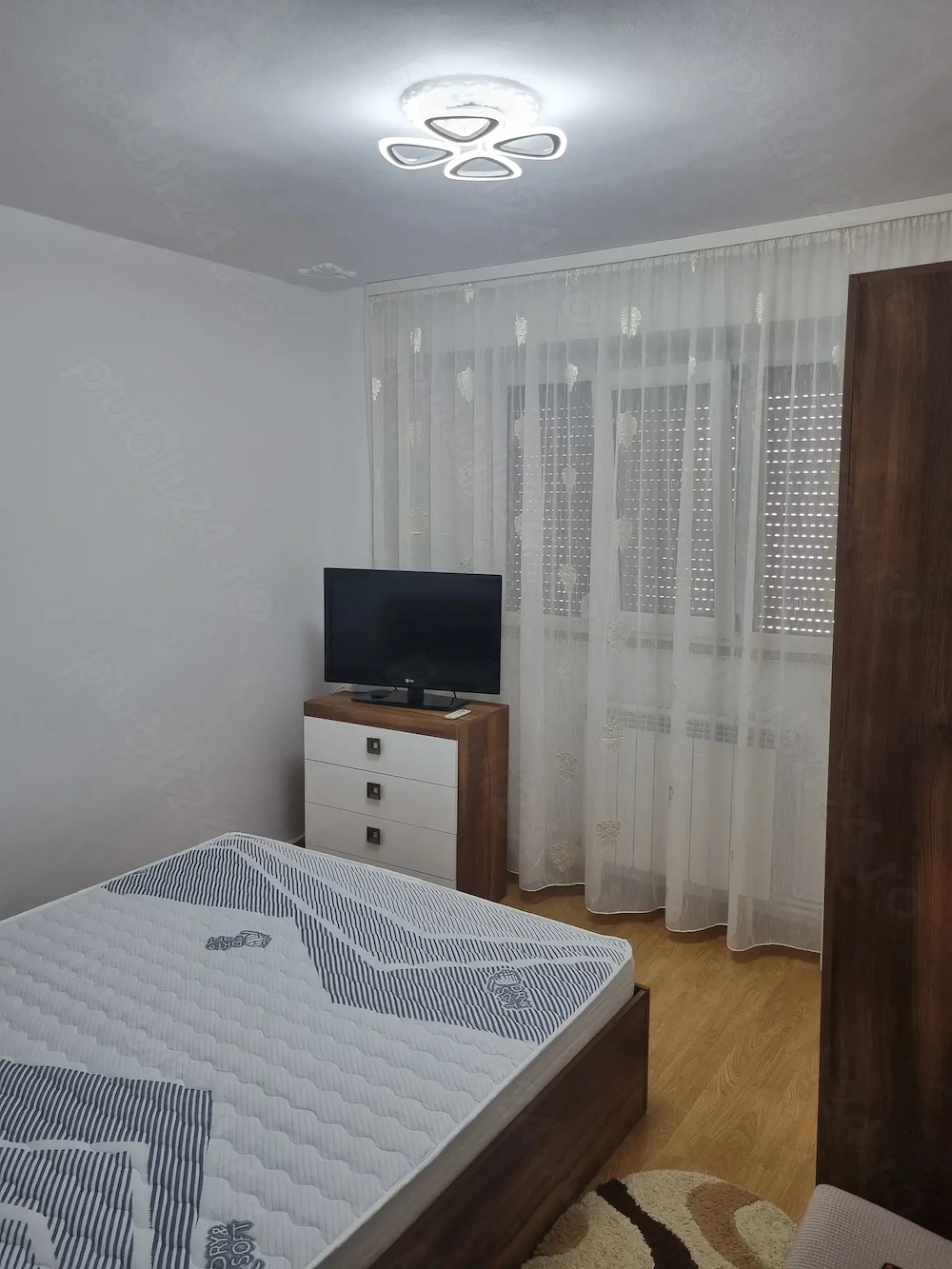 Închiriez apartament 2 camere. 