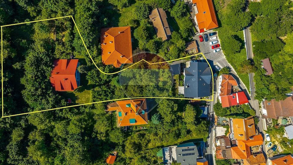 Vânzare 2 construcții, teren 3140 mp, în Centrul Istoric al Brașovului