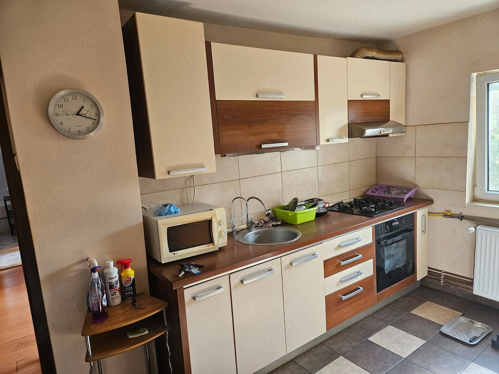 Închiriez apartament două camere, Soarelui Timișoara, 53 mp, etaj 4 cu acoperiș, centrală termică. 
