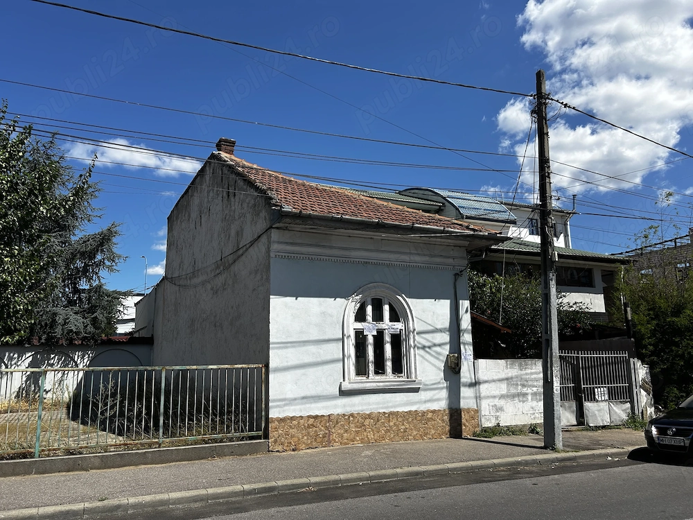 Casă lângă Hotel Traian