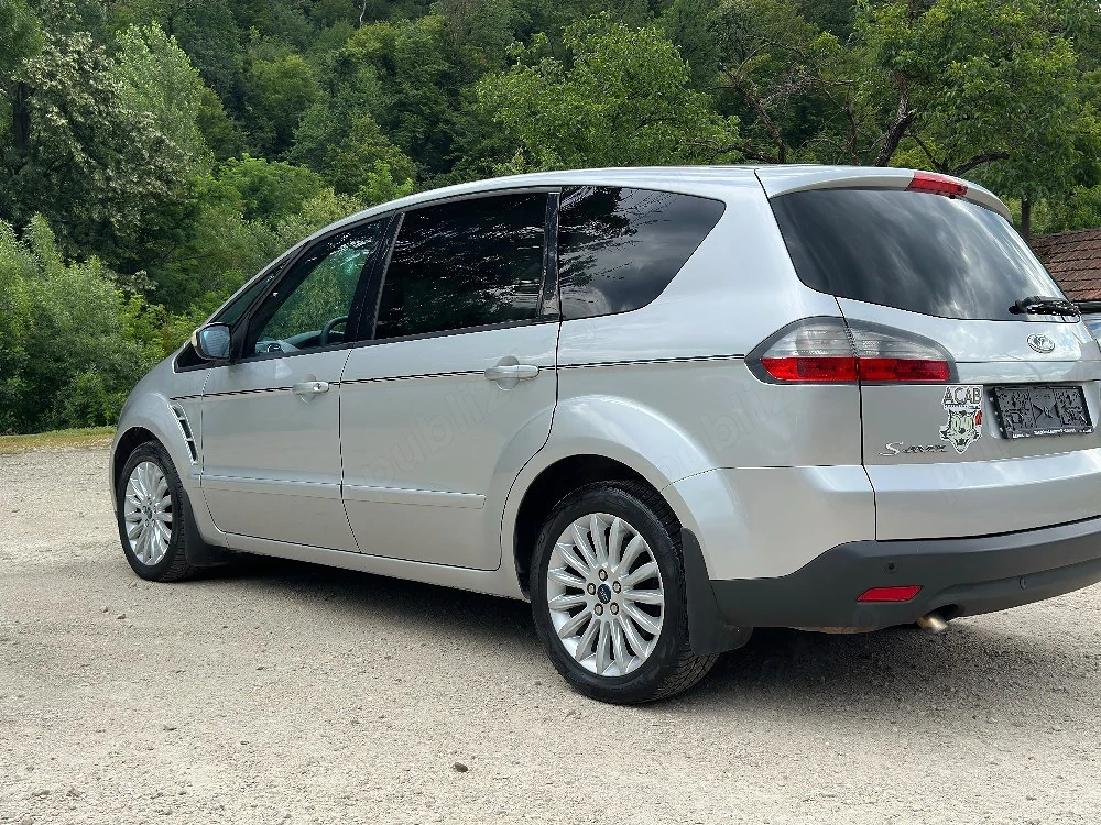 Ford Smax.