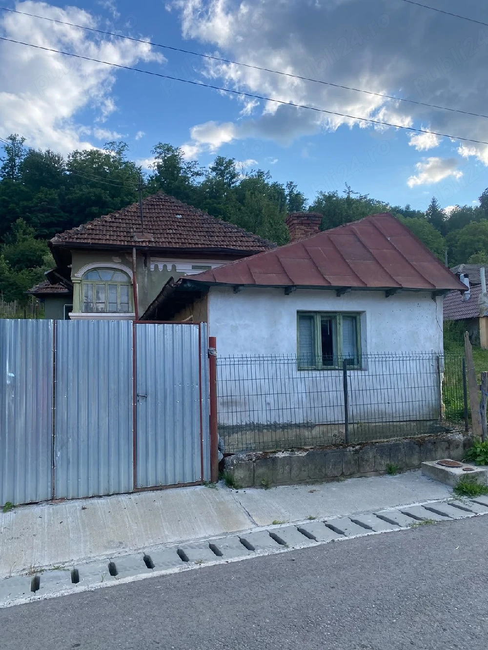 vânzare casa cu anexe și grădină 