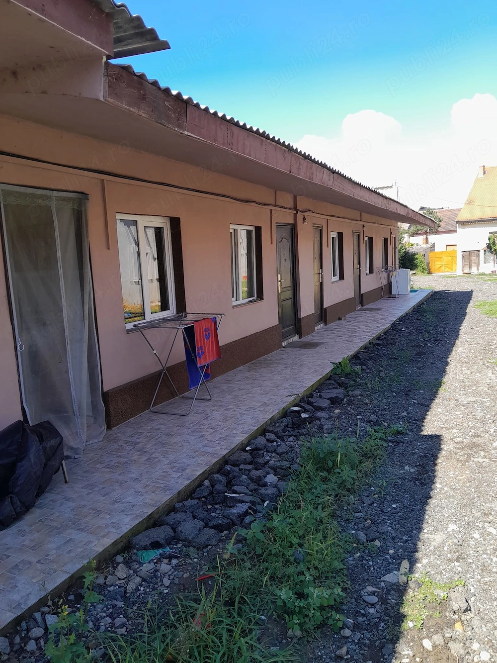 Vand complex imobiliar in Deta,zona centrala