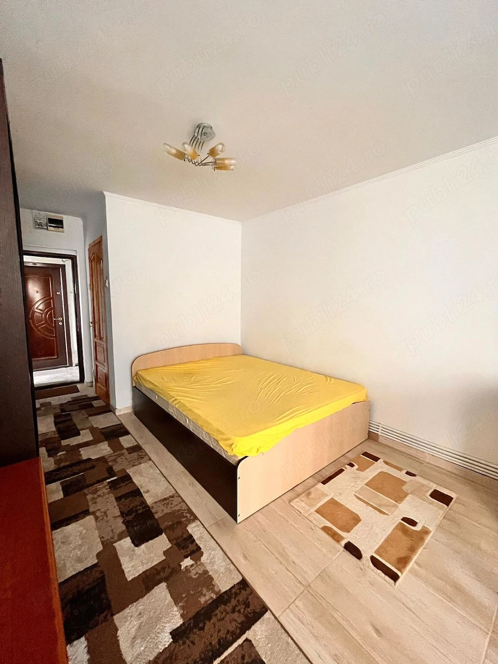 Garsonieră renovată,etaj 3,zona Campus Tudor lângă T16,liberă