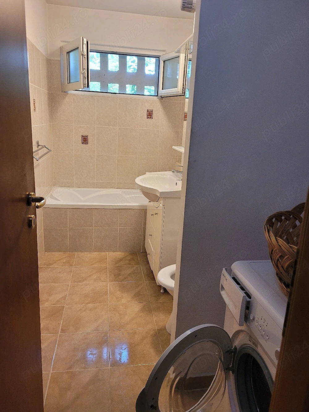 Inchiriez apartament 3 camere  semidecomandat, P 4, Apusului, str Ghirlandei, Militari