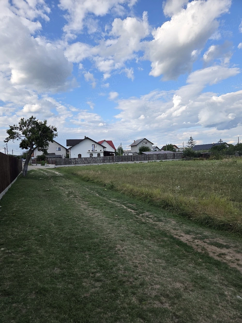 Teren extravila cu suprafata de 3739 mp.