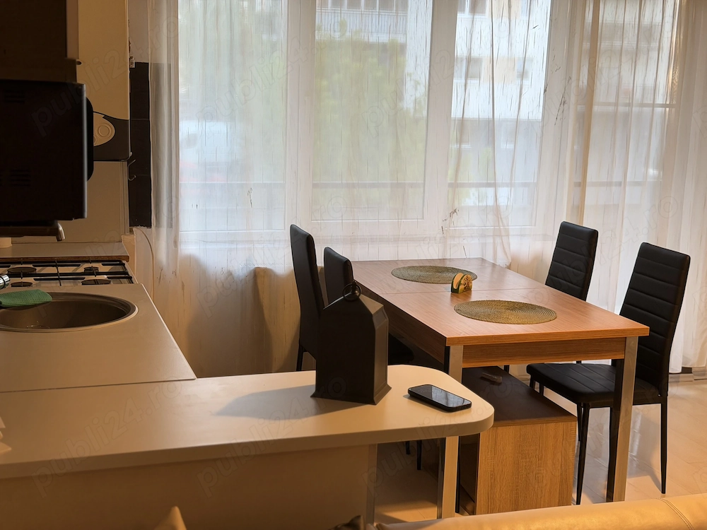 Închiriez apartament 