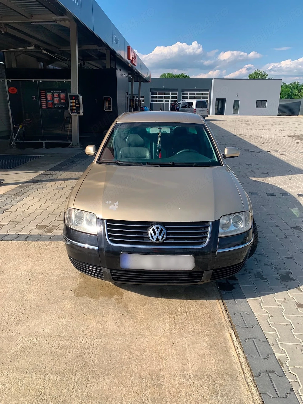  Vând Passat 1.6 benzină 