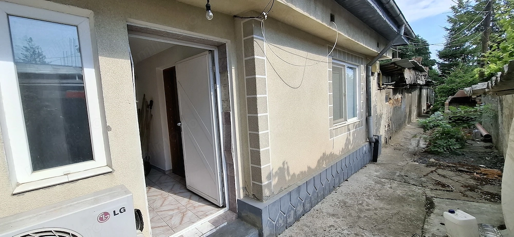 Casă 5 camere, zonă centrală, stradă liniștită   Călărași