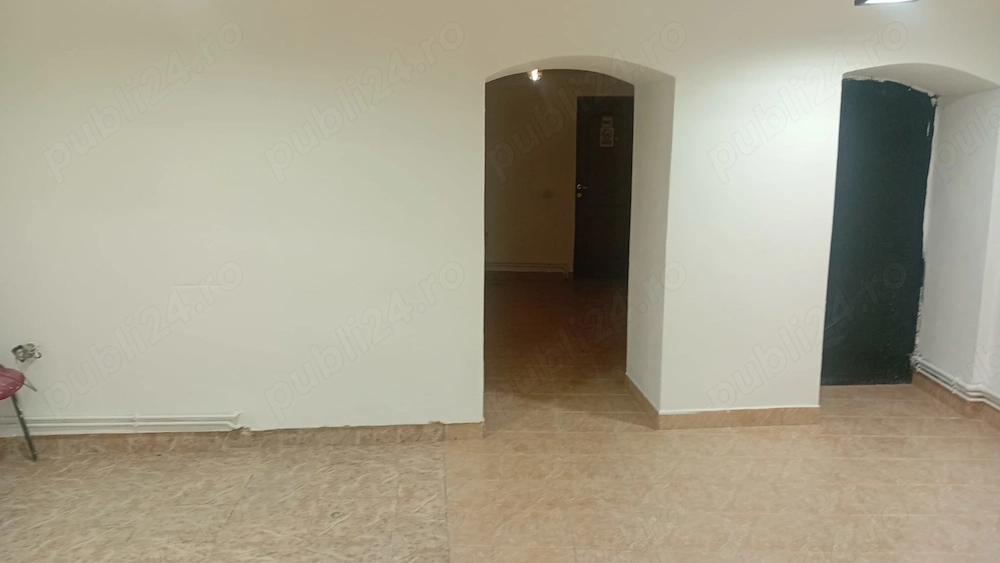 inch spatiu demisol 2 cam (piata catedralei)
