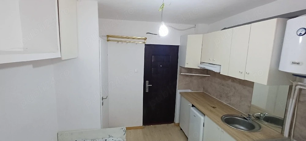camera de închiriat 