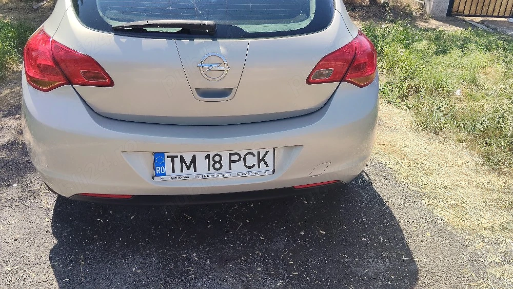    Opel Astra J 1.6 Benzină | 116 CP | 2010 | 212.140 km | Euro 5 | 3.200   Negociabil