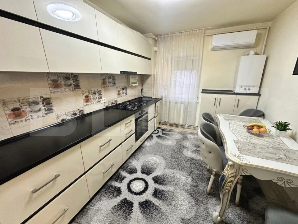 Apartament 3 camere decomandat,renovat ,zonă excelentă – Orăștie