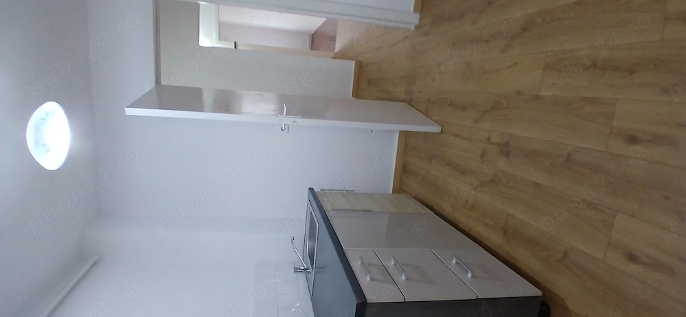 Apartament 3 camere etaj 4 centru