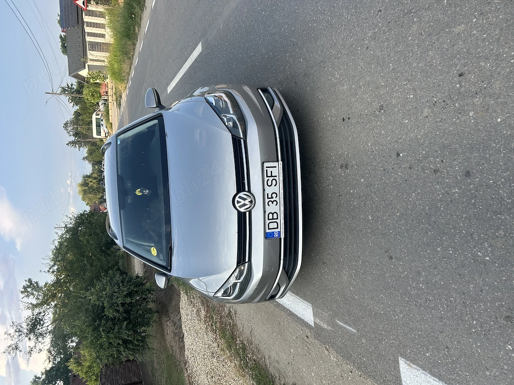 De vânzare golf 7 an 2018 mașina este full pe dotări mai multe detalii în privat 