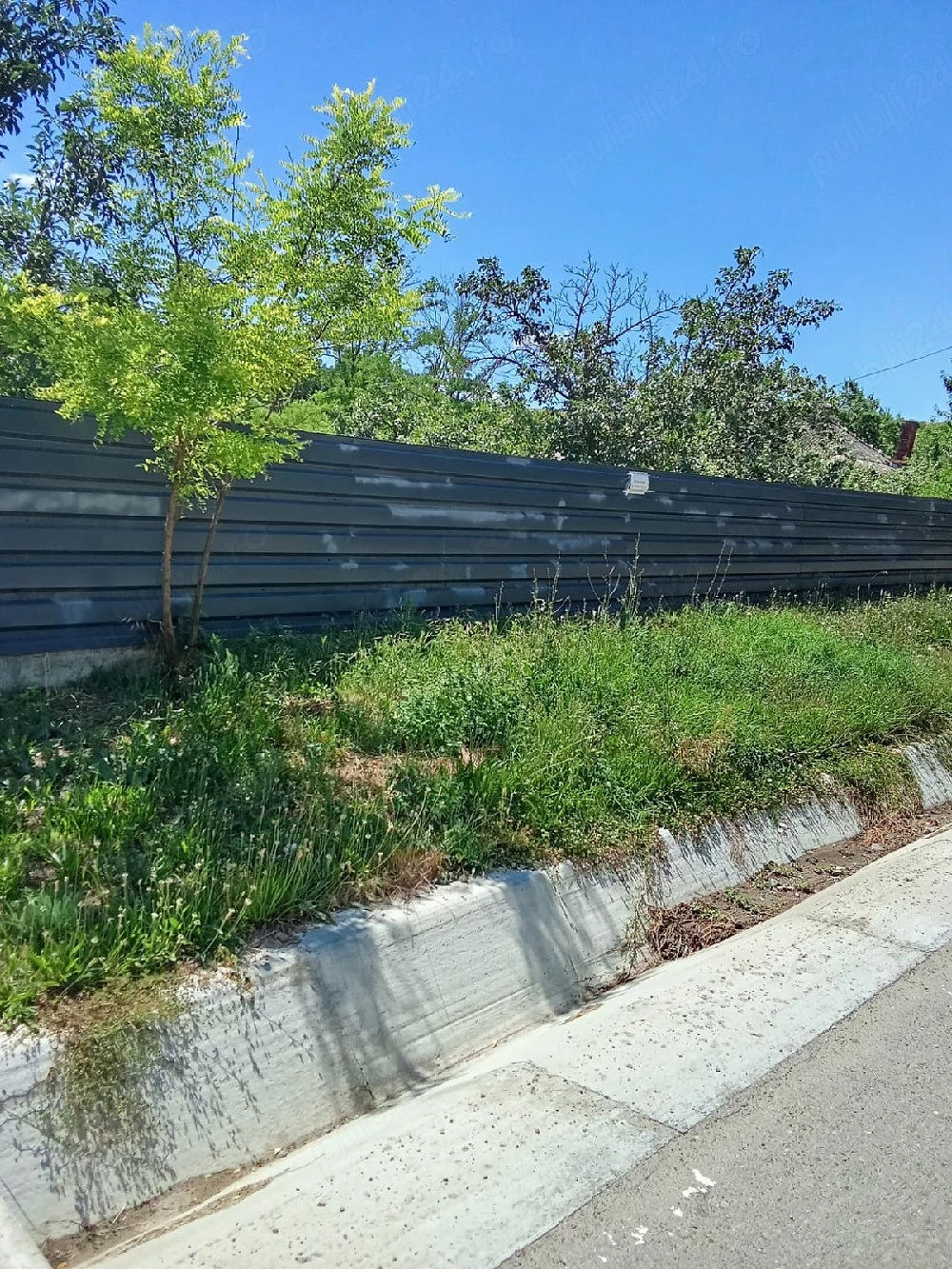 Vand teren + casa bătrânească