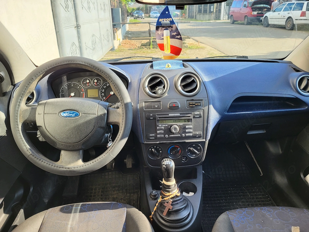 Vând Ford fiesta 2007