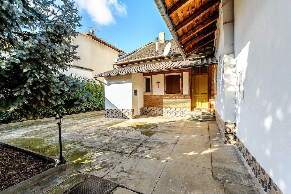 Vilă 5 camere, teren 1.500 mp cu livadă, garaj dublu