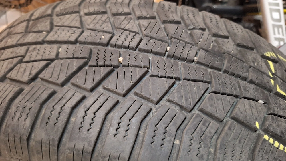 Set 4 roți complete Dacia Sandero, jante tablă R16, anvelope iarnă Viking 205/60 R16