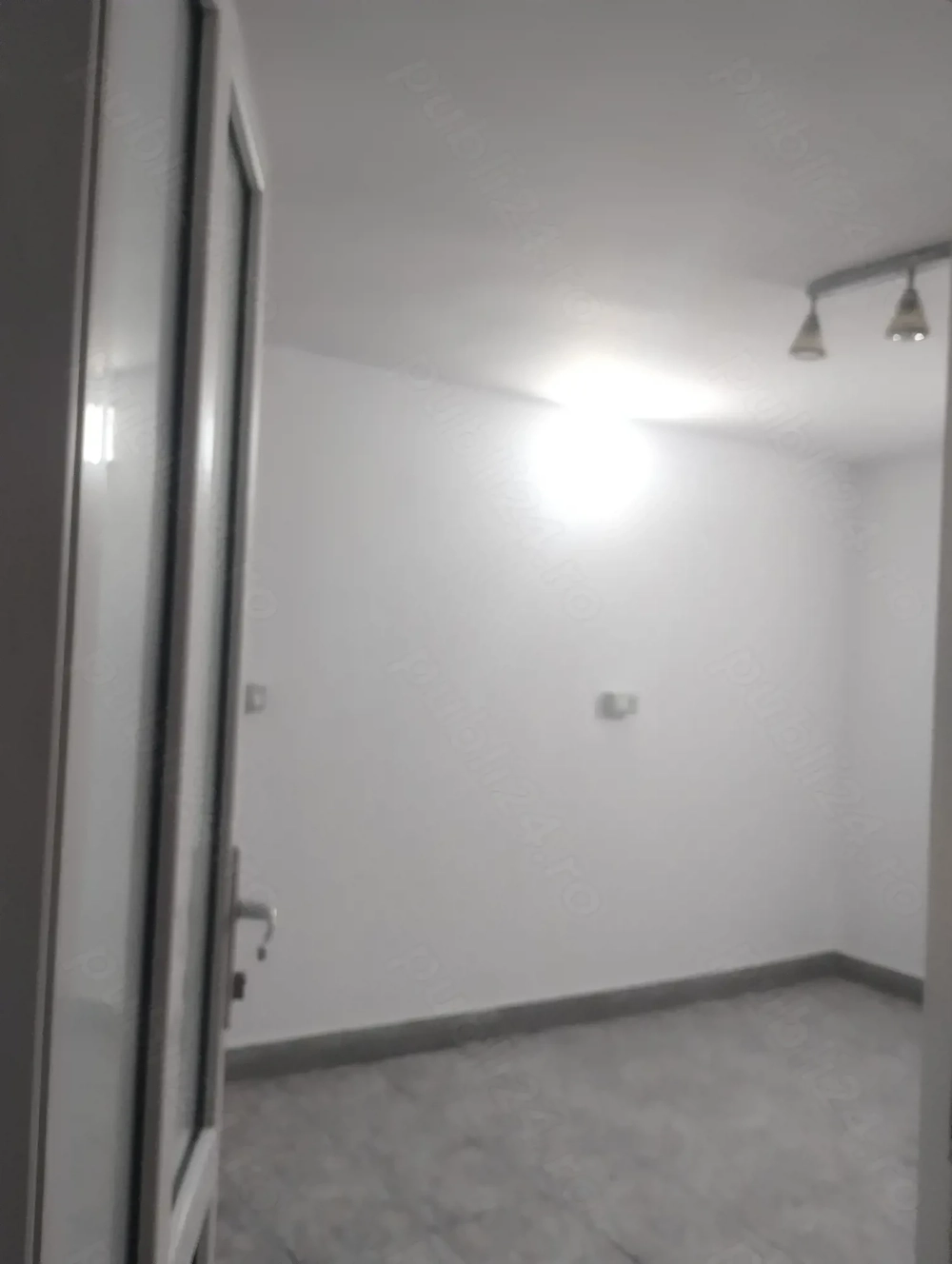 Proprietar inchiriez spatiu demisol 14,42 mp,Republicii 1,vis a vis de palatul justitiei