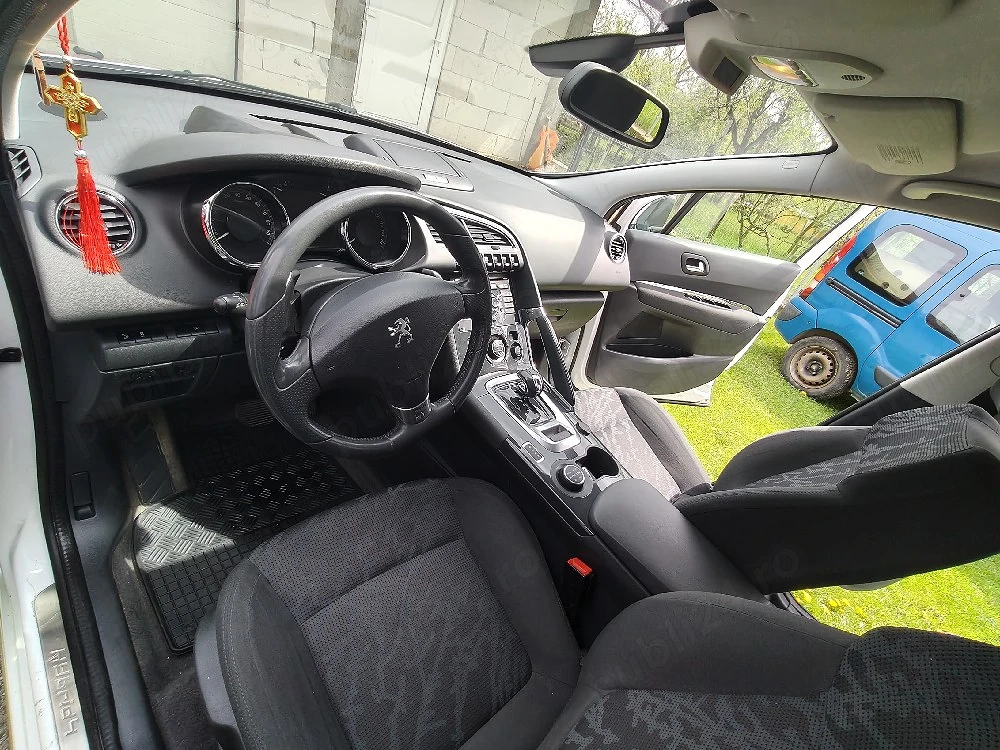 Se vinde Peugeot 3008 Hibrid.