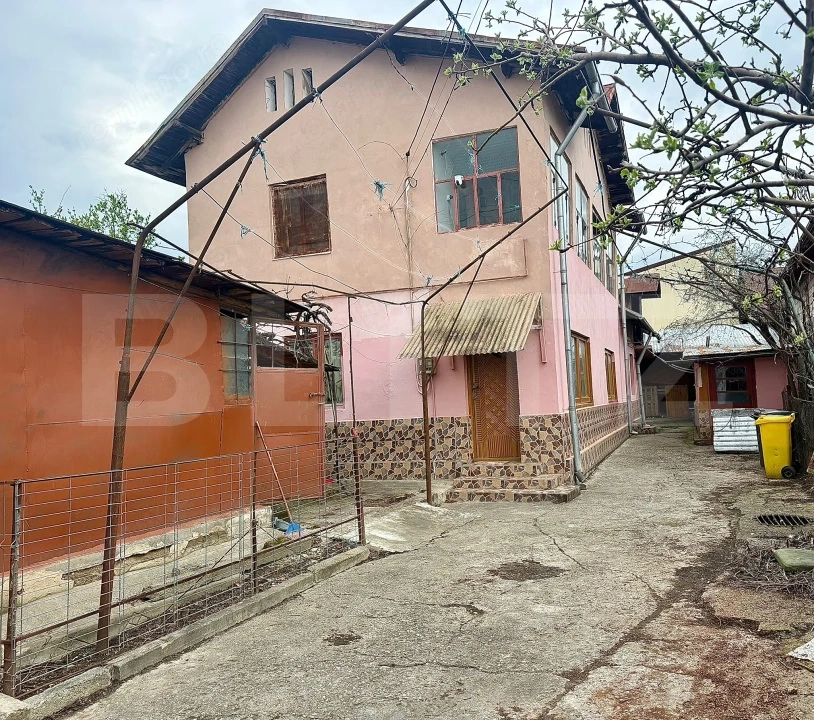 Casa individuala P+1, 137 mp, teren 304 mp, zona Micro 11