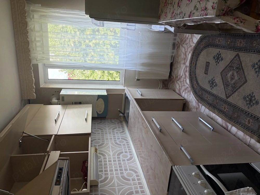 Închiriez apartament 