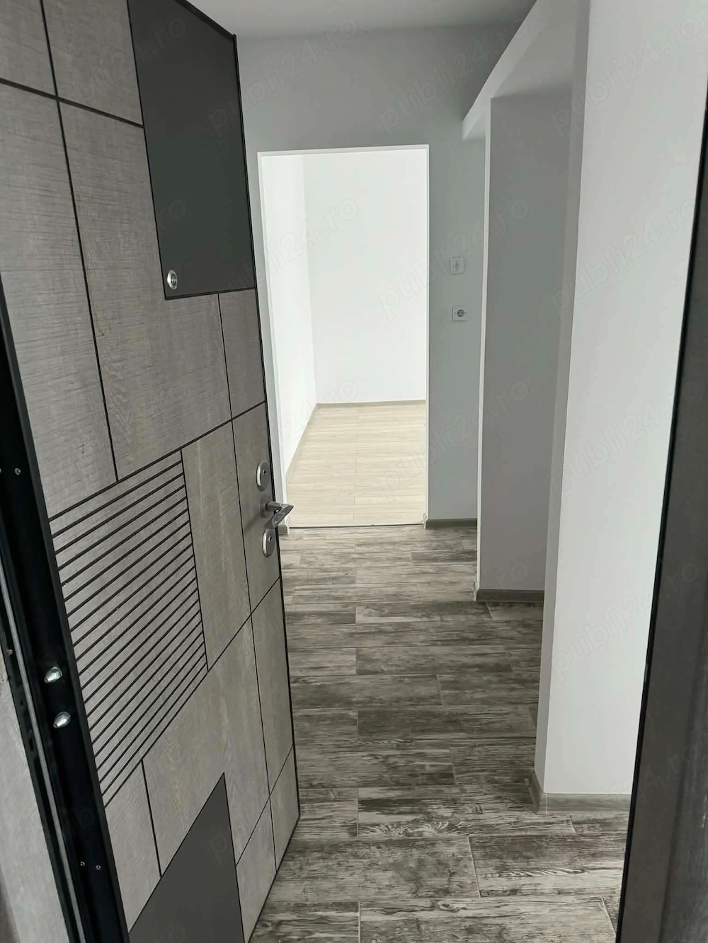 Vând apartament semidecomandat în Plopeni !