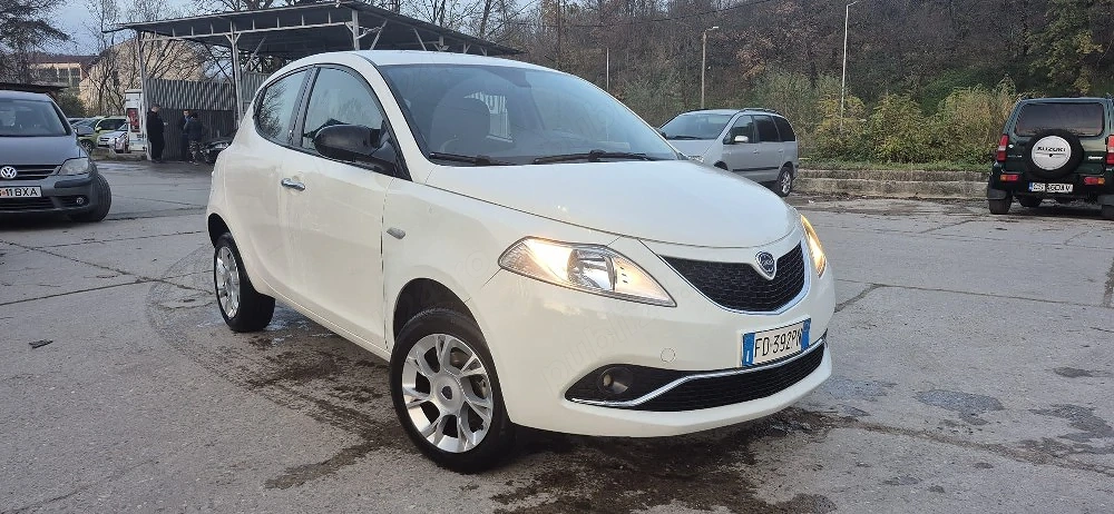 Lancia Ypsilon 2016 motor 900 benz +GPL