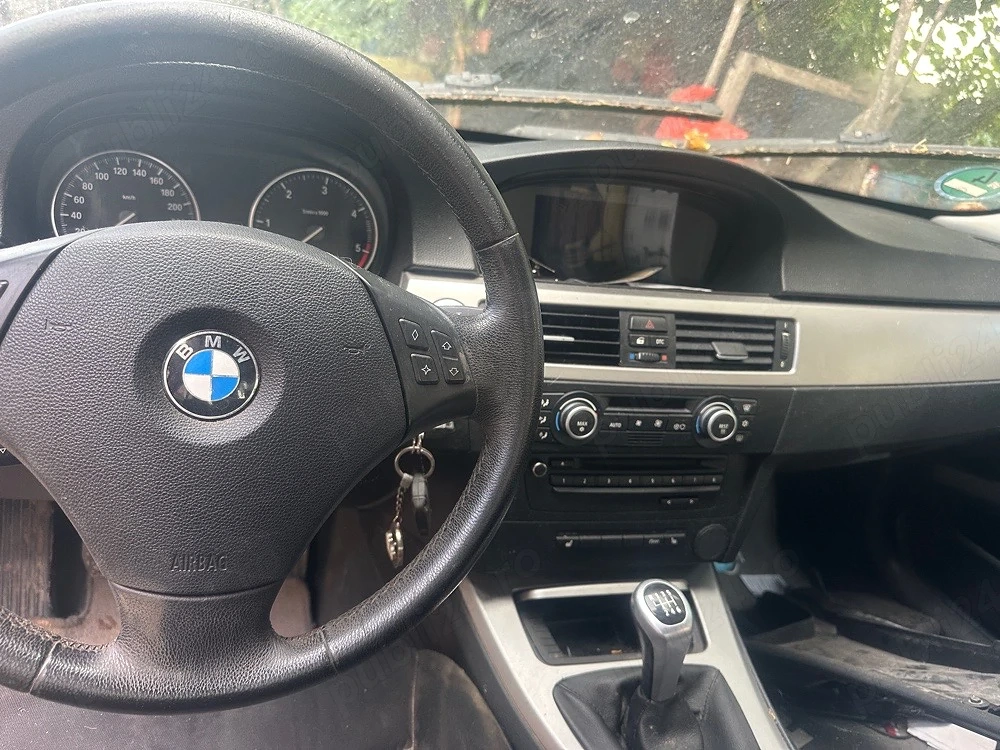 Dezmembrez bmw e90 maşina se da întragă asa cum se vede in poze 