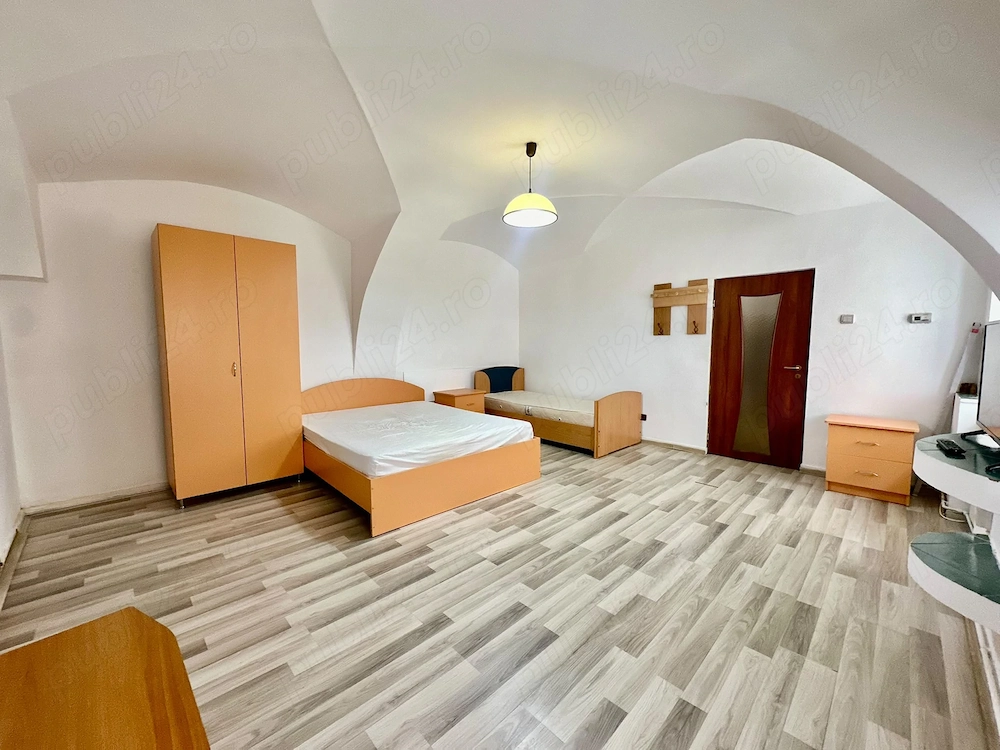 Inchiriez garsoniera la casa in centrul Brasovului, disponibila imediat