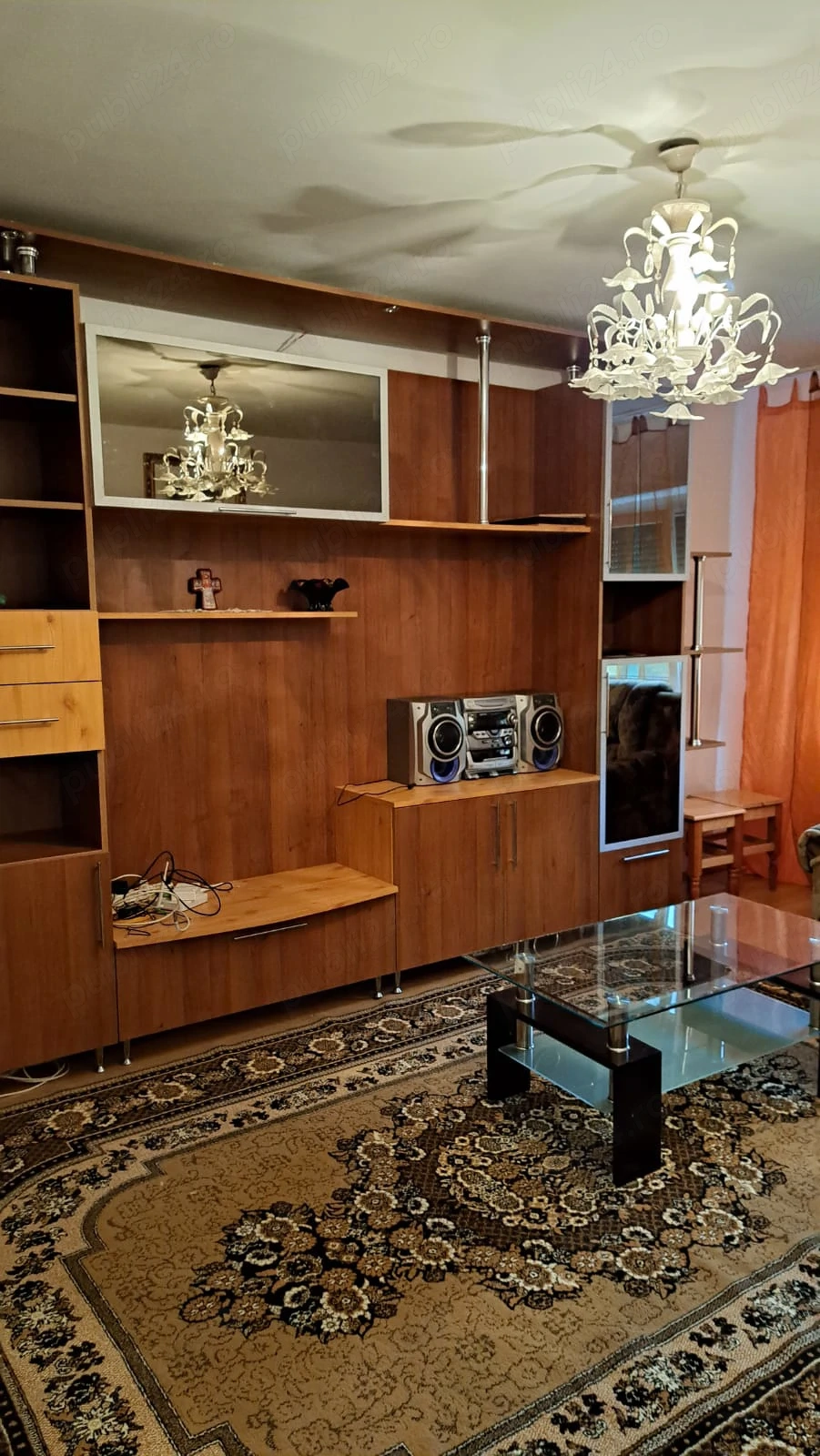 Închiriez apartament cu 2camere,etaj intermediar