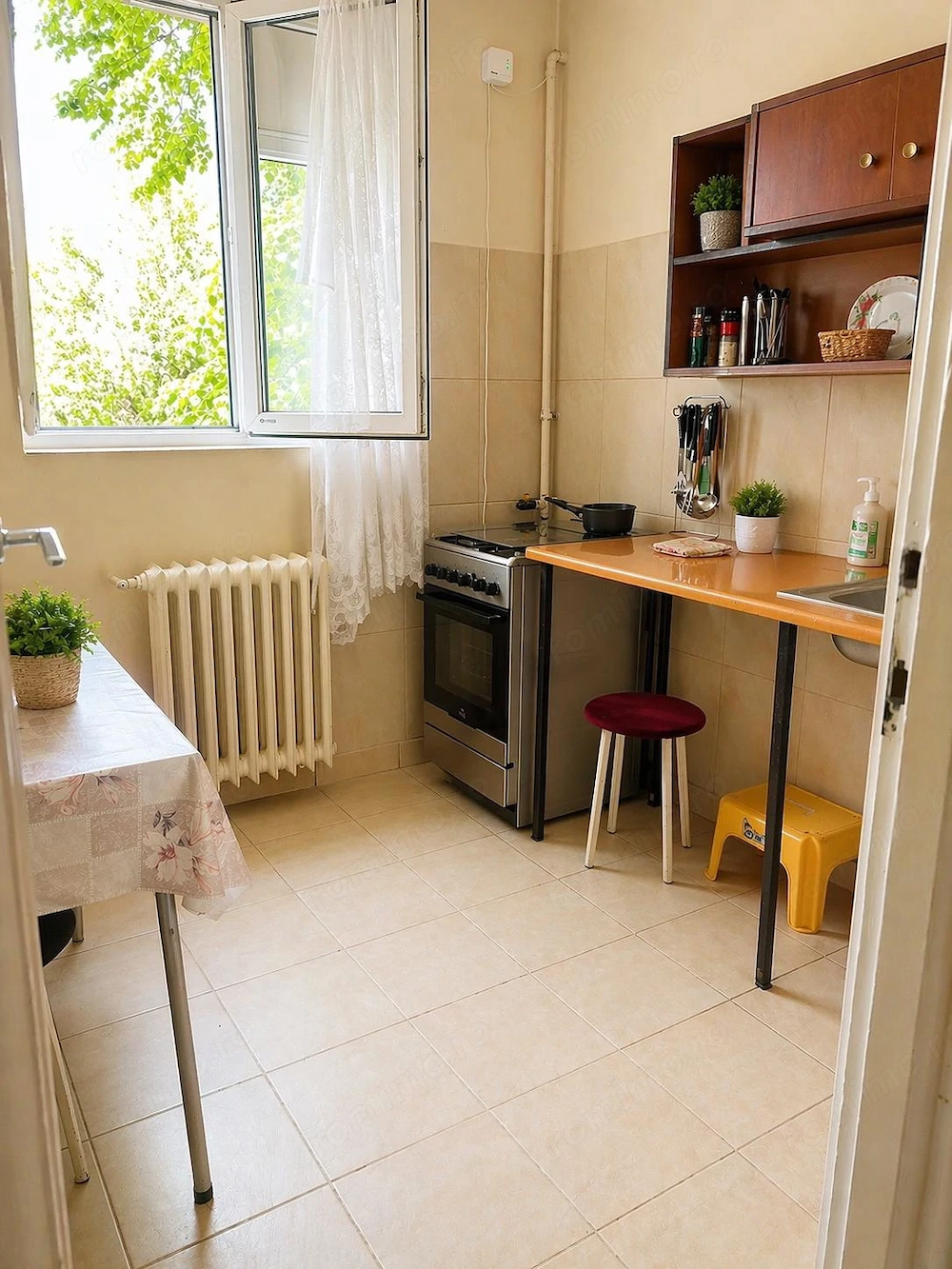 Apartament cu 2 camere, DEC, ET 1 posibilitate de centrala zona Favorit