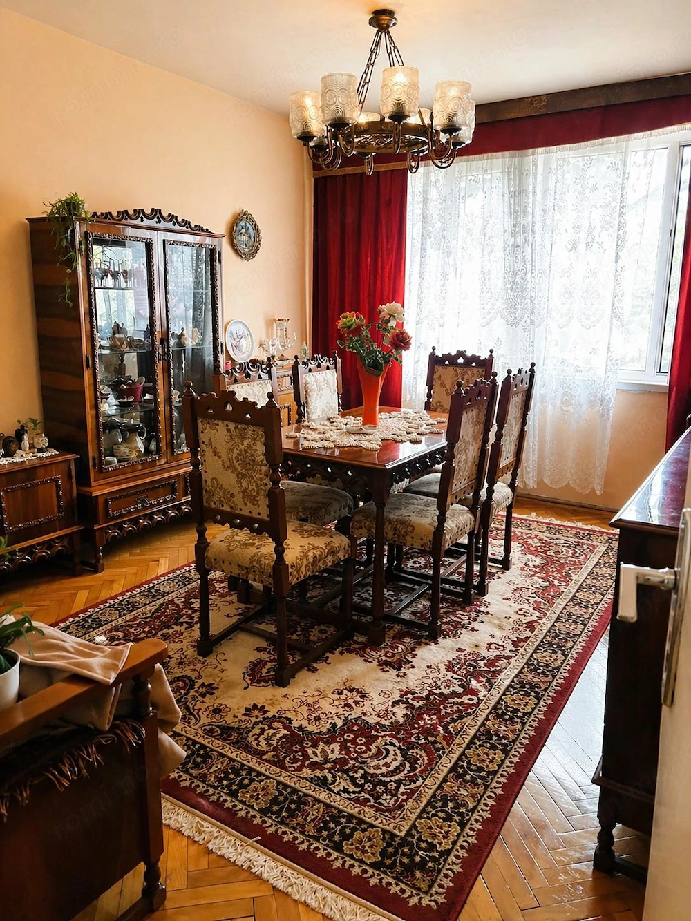 Apartament cu 2 camere, DEC, ET 1  zona Favorit
