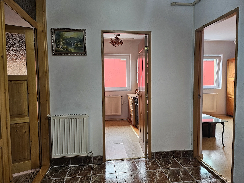 Inchiriez ap. cu două camere,  decomandat, str. Eroilor, in spate la Profi