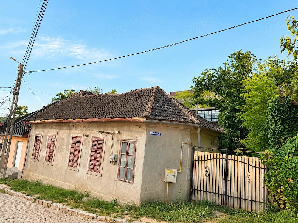 Vând casă în Reșița ce necesită renovare