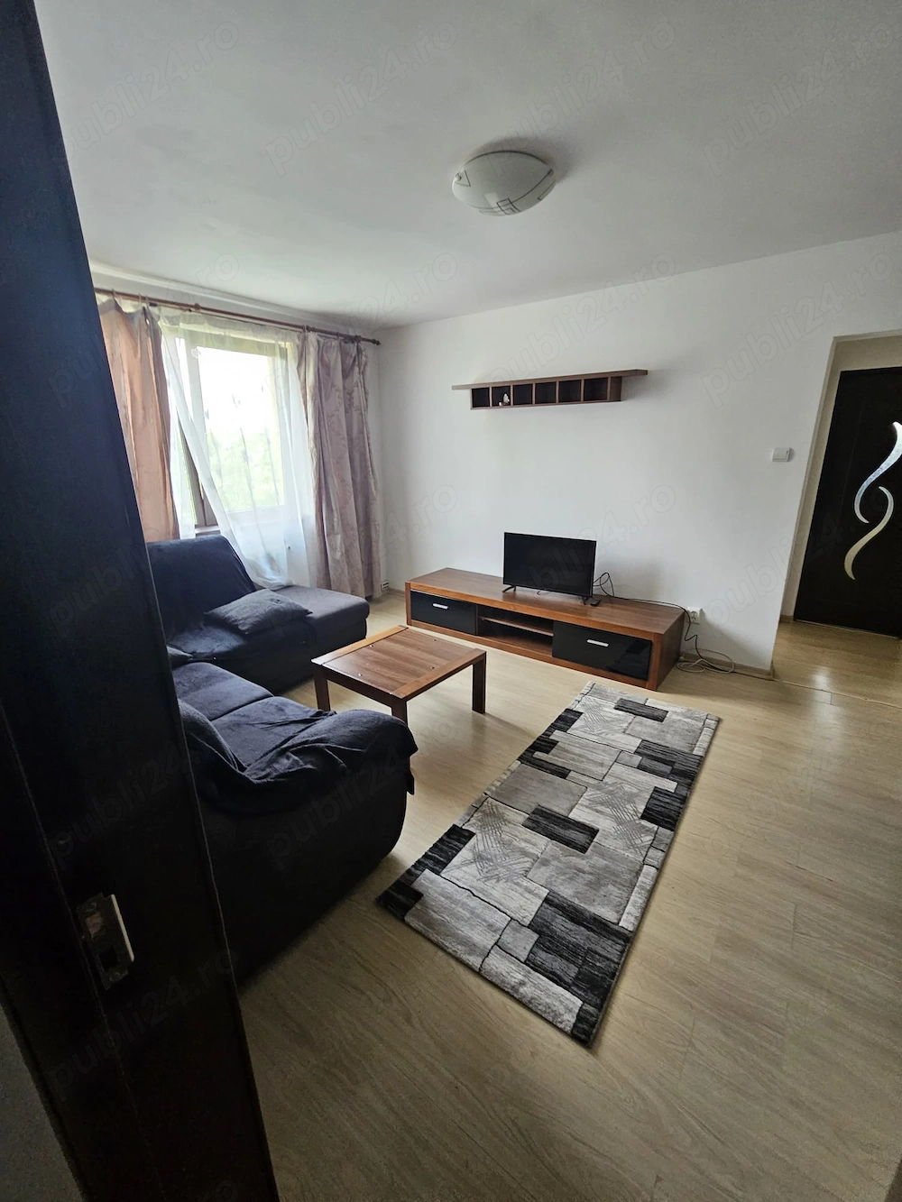 Închiriez apartament