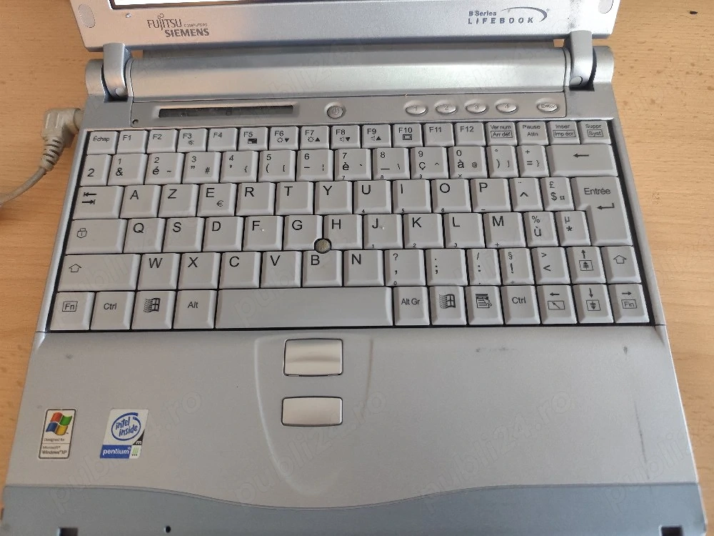 Laptop vintage Fujitsu Lifebook B2452 series cu touchscreen 