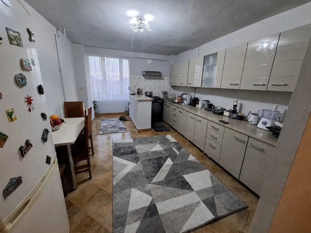 Vand apartament 4 camere 