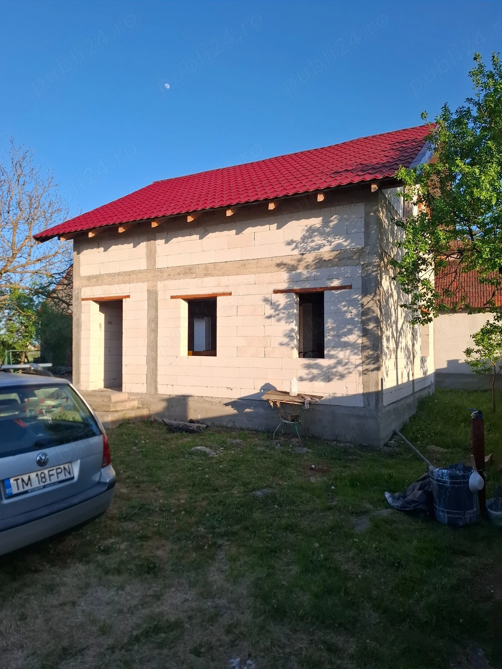 Vand de urgenta doua case si gradina de 2900 mp