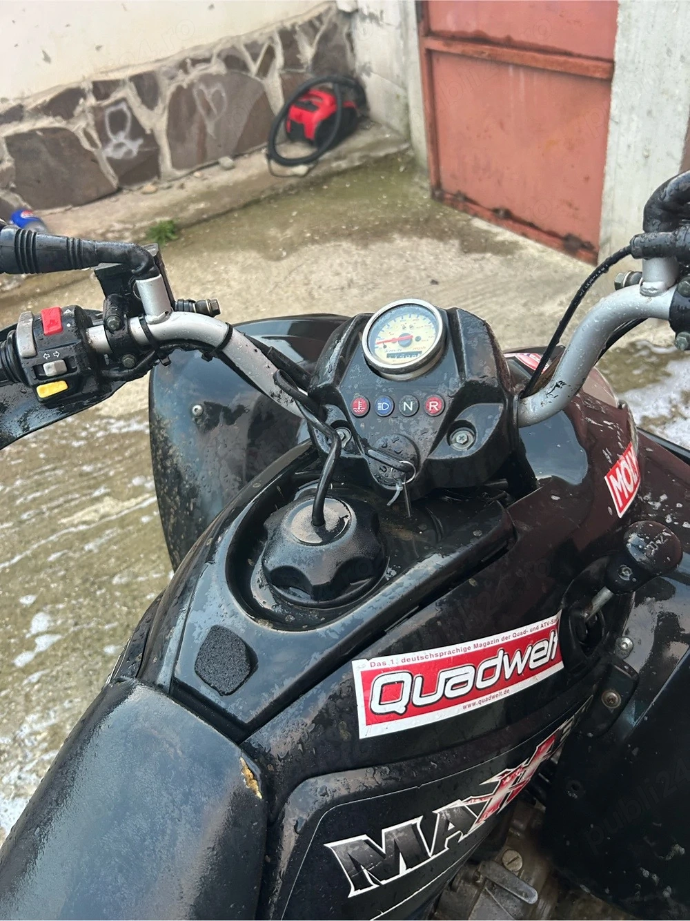 Vând atv kymco
