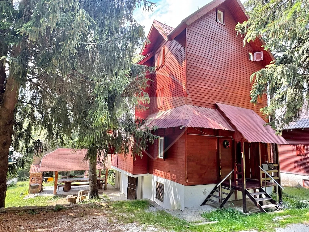 Cabană cu 9 camere de vânzare în Arieșeni