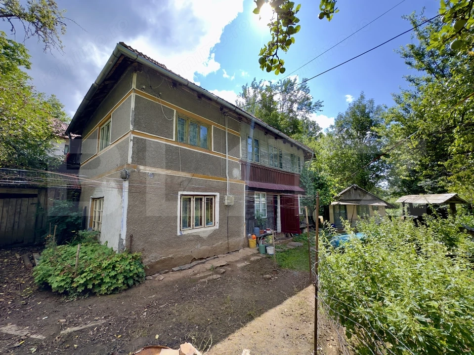 Casă cu 3 camere, ideală pentru locuit sau casă de vacanță – Almașu Mare