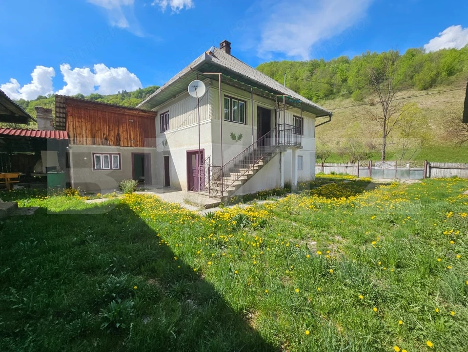 Casa individuala cu 3 camere, 150 mp utili, 2000 mp teren, Ghioncani